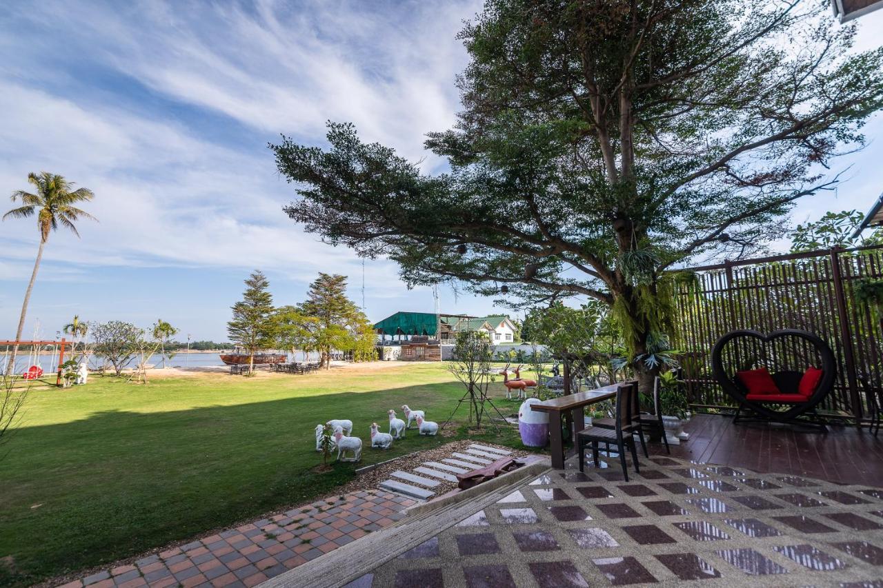 Vieng Khong Hotel Мукдахан Екстериор снимка