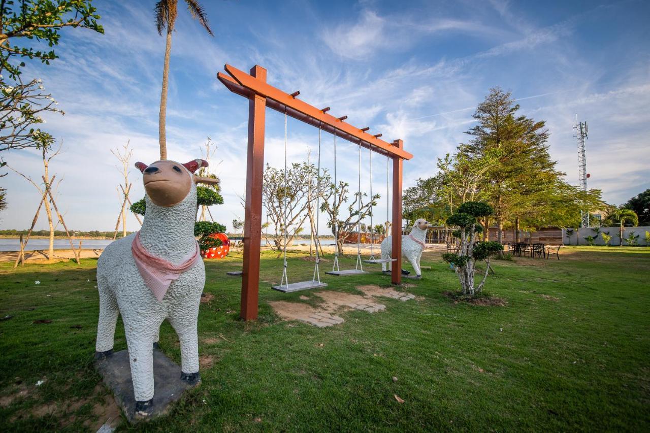 Vieng Khong Hotel Мукдахан Екстериор снимка