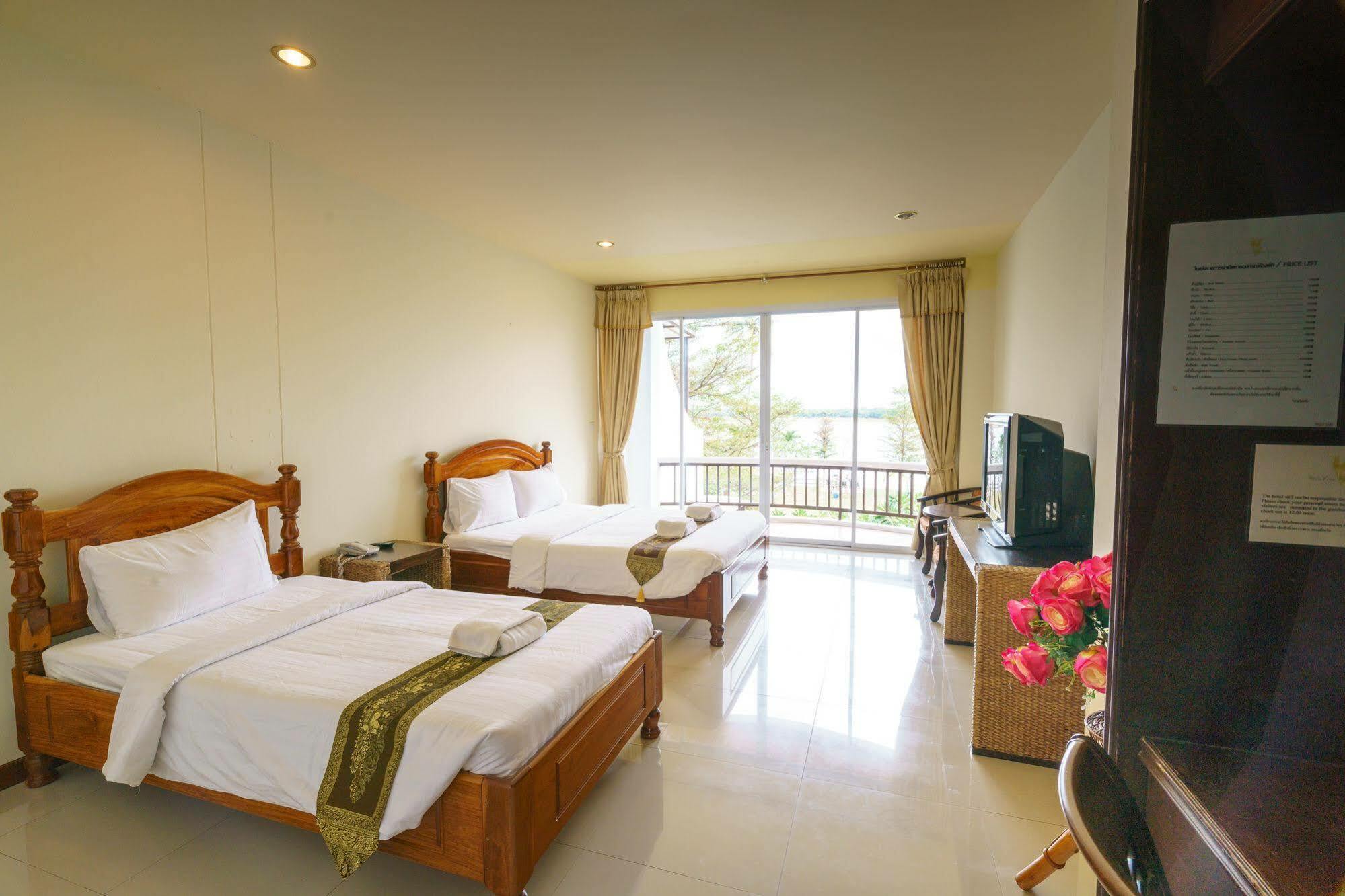 Vieng Khong Hotel Мукдахан Екстериор снимка