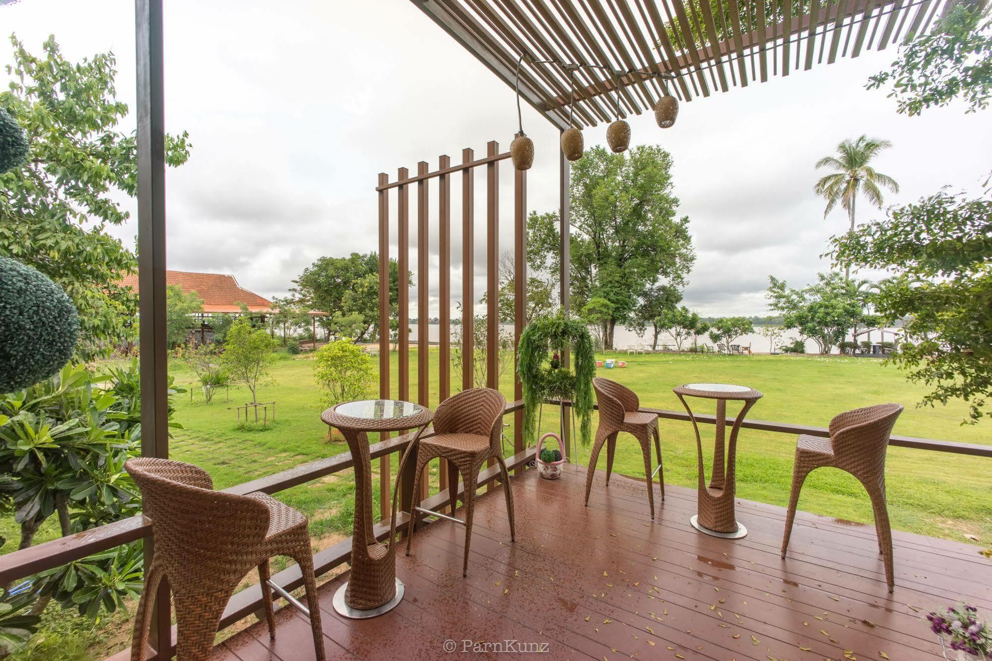Vieng Khong Hotel Мукдахан Екстериор снимка